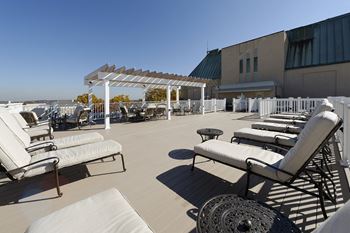 Rooftop sundeck